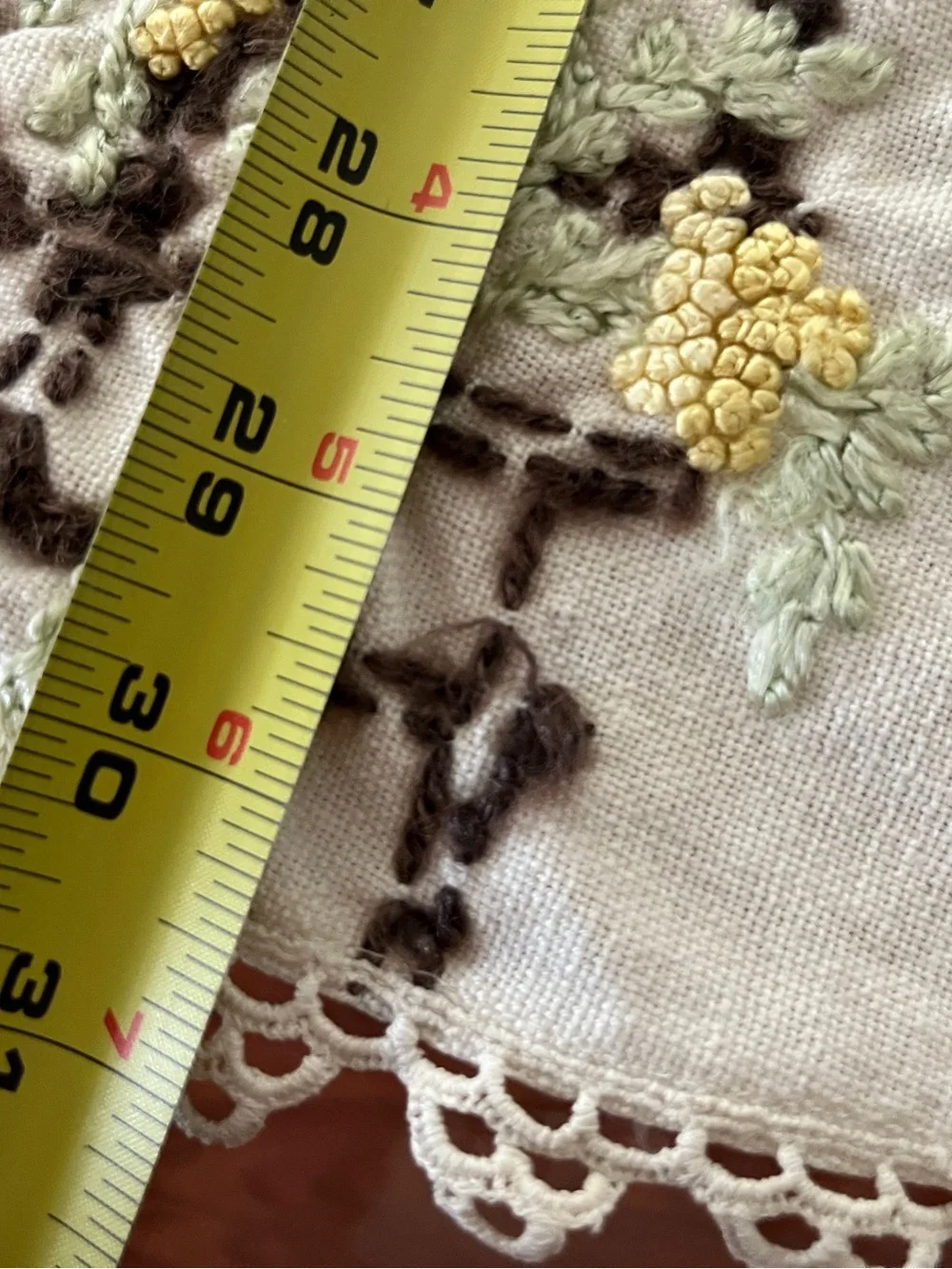 Vintage Hand Embroidered Crochet Table Dresser Round Flower Doily Tablecloth 31”